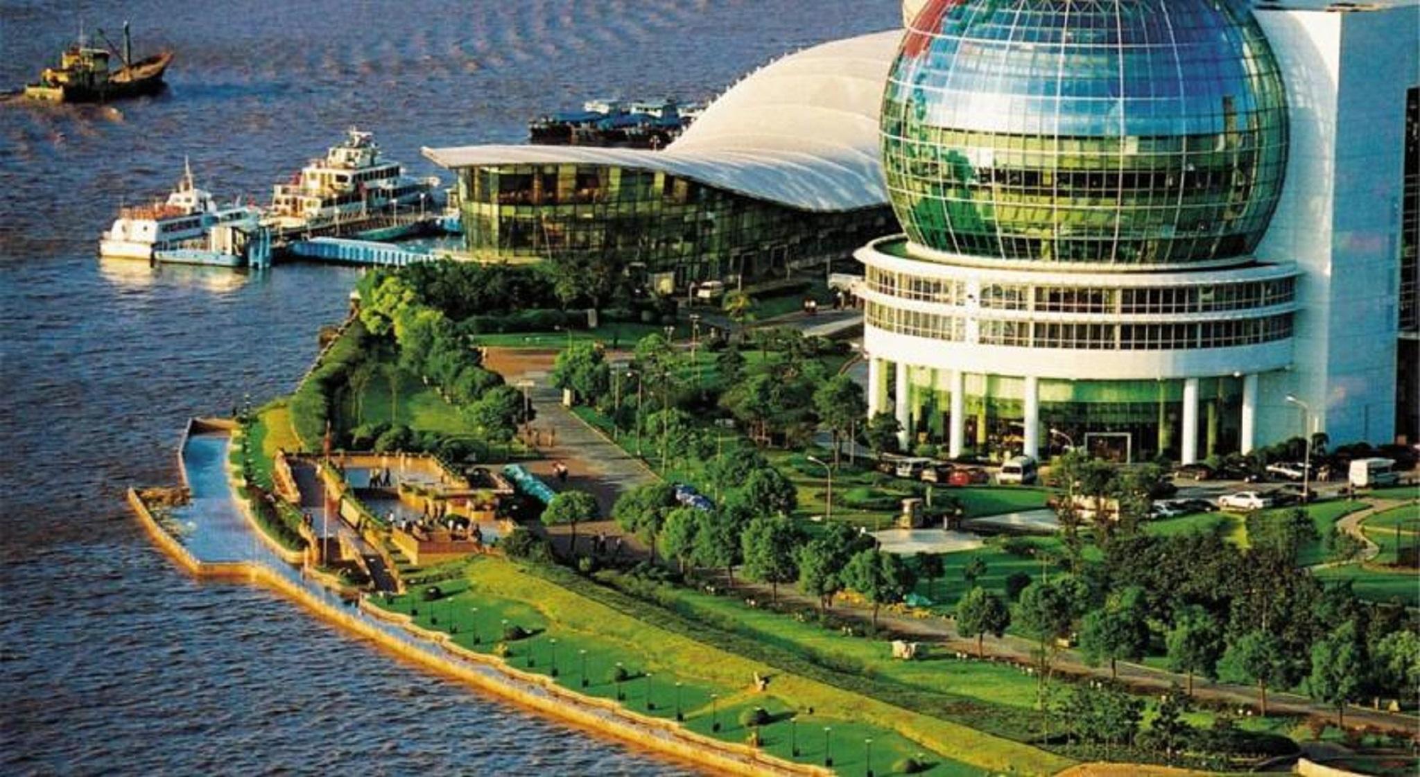 Oriental Riverside Bund View