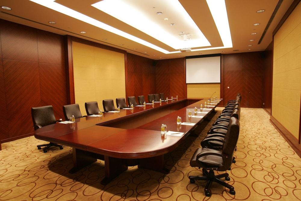 Hotel Oriental Riverside Bund View 5*