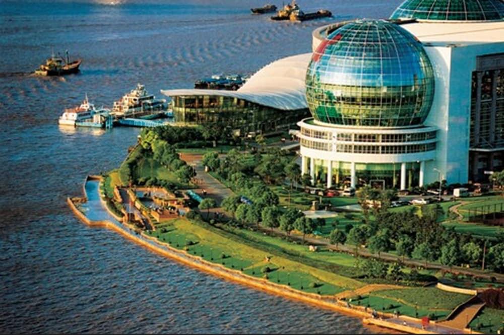 Oriental Riverside Bund View