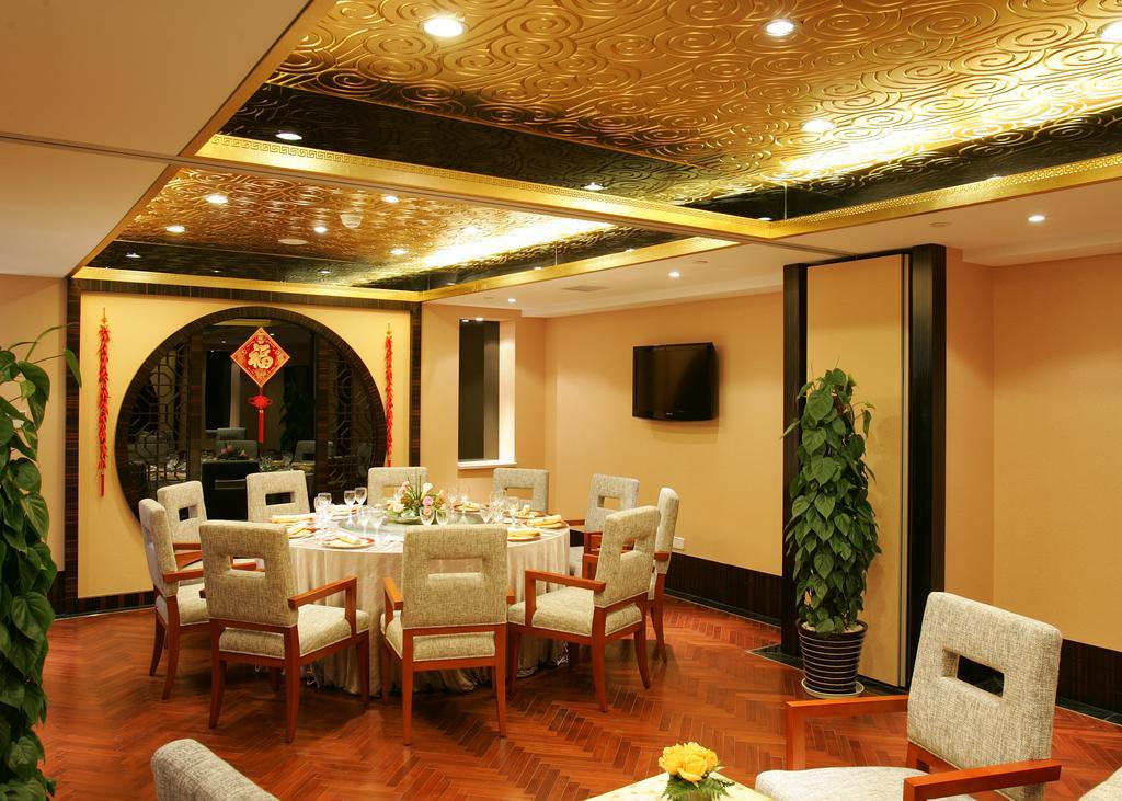Oriental Riverside Bund View