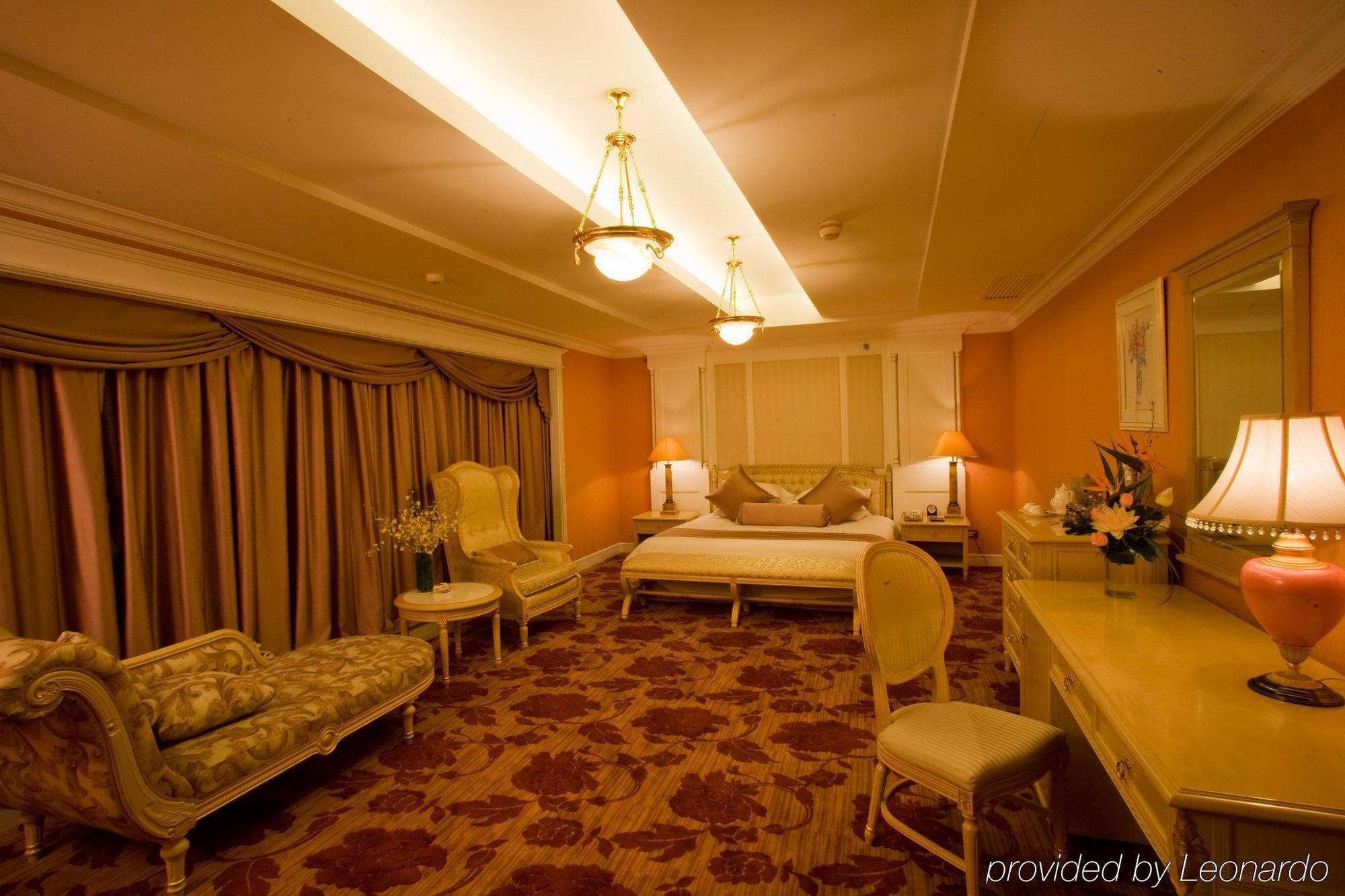 Oriental Riverside Bund View Hotel 5*