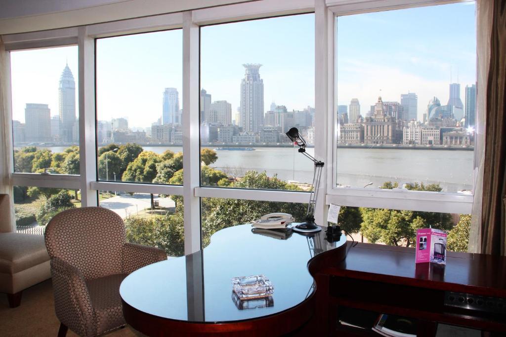 Oriental Riverside Bund View 5* Xangai